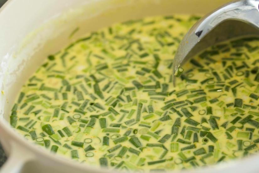 Tận hưởng bánh xèo đặc trưng từ Bắc đến Nam