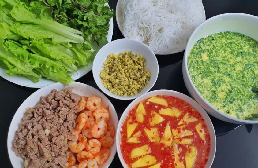 Tận hưởng bánh xèo đặc trưng từ Bắc đến Nam