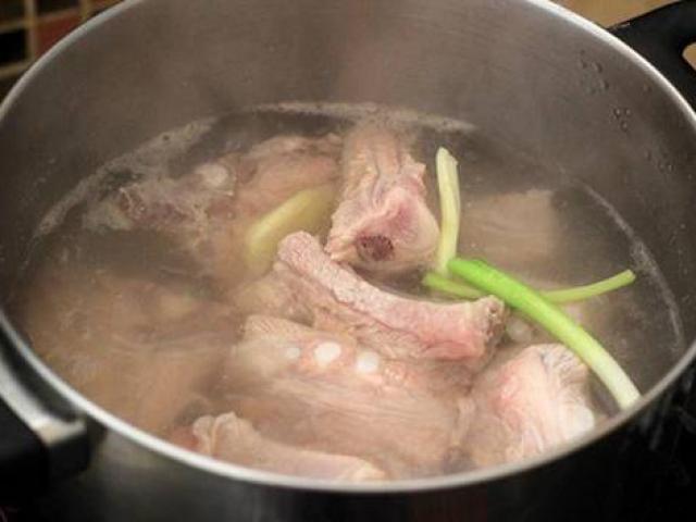 Cách nấu canh rau ngót thịt, tôm thơm ngon, bổ dưỡng cho gia đình