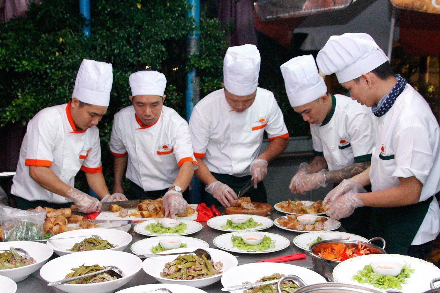 Điểm danh 4 ưu điểm của dịch vụ nấu tiệc tại nhà quận 1, 3, 10