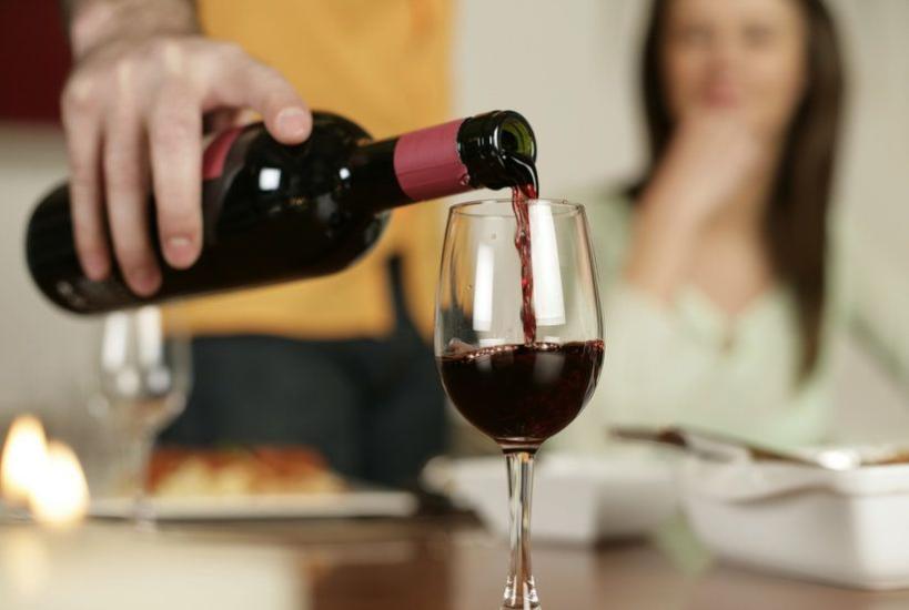 Khám phá sự thật về việc uống rượu vang có tốt không?