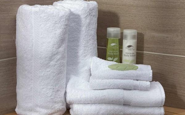 Bí quyết xử lý 5 vấn đề thường gặp với khăn tắm khách sạn khi giặt