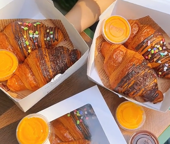 Khóa học làm bánh Croissant trứng muối khổng lồ tại TPHCM