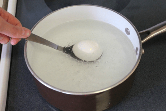 Tạo hương vị độc đáo cho trứng gà thông qua quy trình luộc đúng