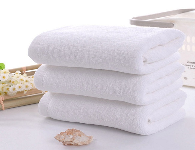 Bí quyết khử mùi và làm trắng khăn tắm trong giặt là khách sạn
