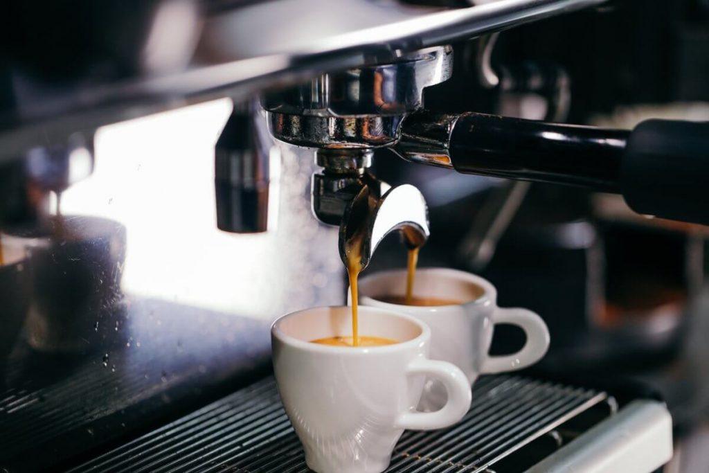 Mua máy pha cà phê ở đâu tại TPHCM chính hãng với giá ưu đãi?