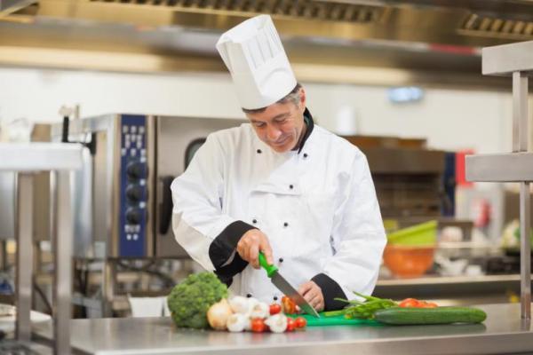 Điều gì làm cho Nam giới dễ dàng trở thành Bếp trưởng Nhà hàng - Khách sạn?