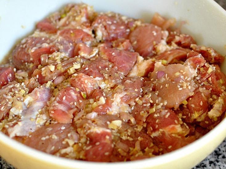 Cách làm thịt lợn xào sả ớt hấp dẫn và đậm đà