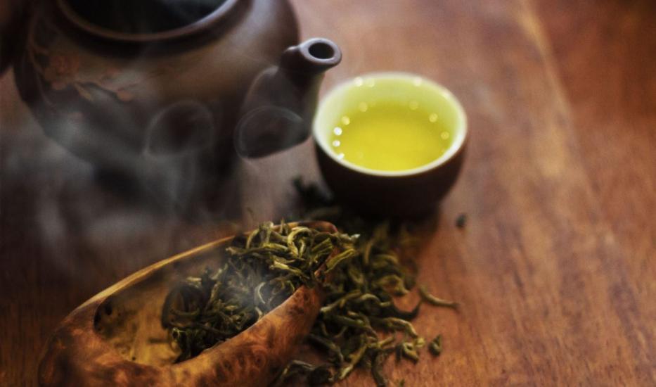 Tận hưởng hương thơm tuyệt vời của trà Việt cao cấp