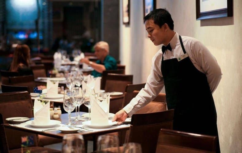Waiter là gì Công việc waiter đảm nhận gồm những gì